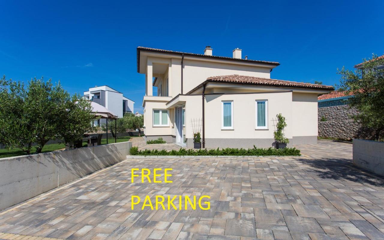 Studio Apartment Lucija Krk Town Esterno foto