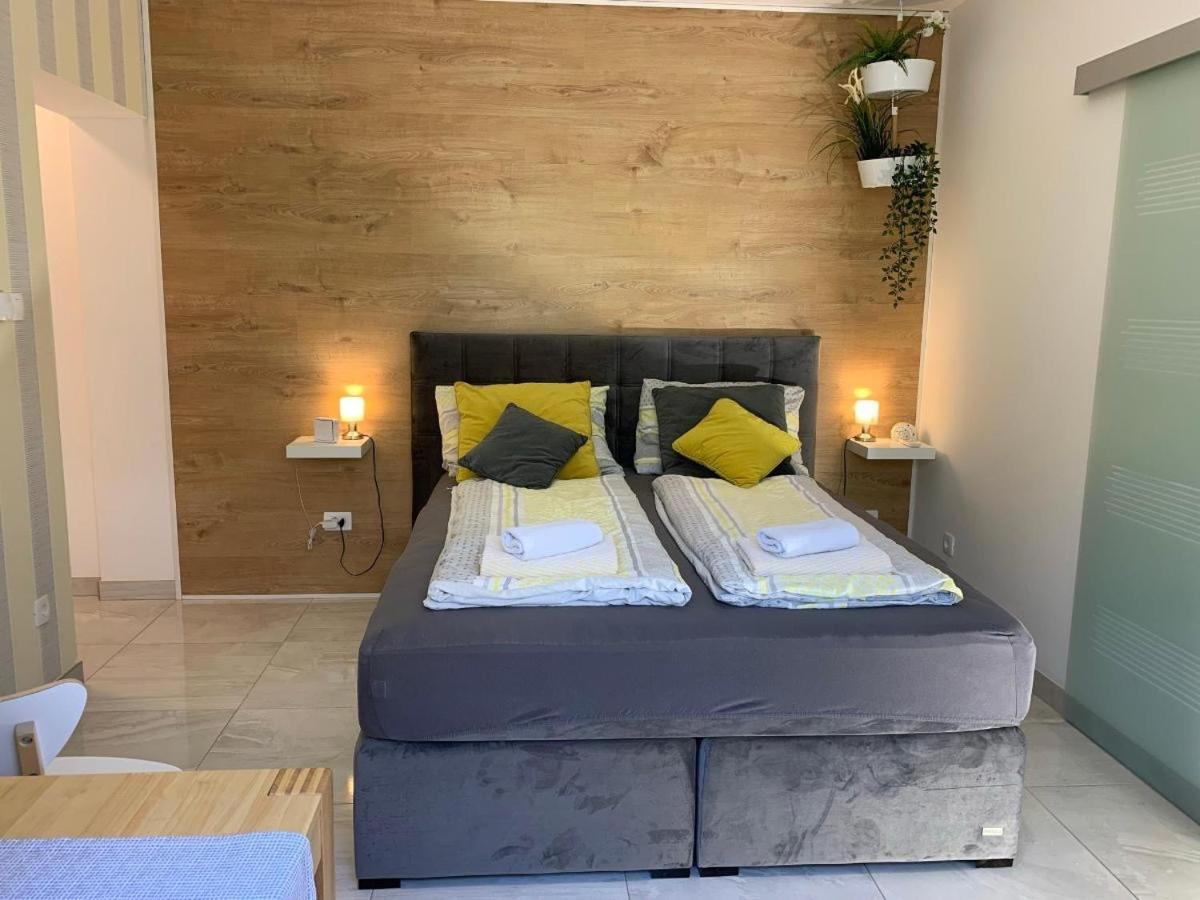 Studio Apartment Lucija Krk Town Esterno foto