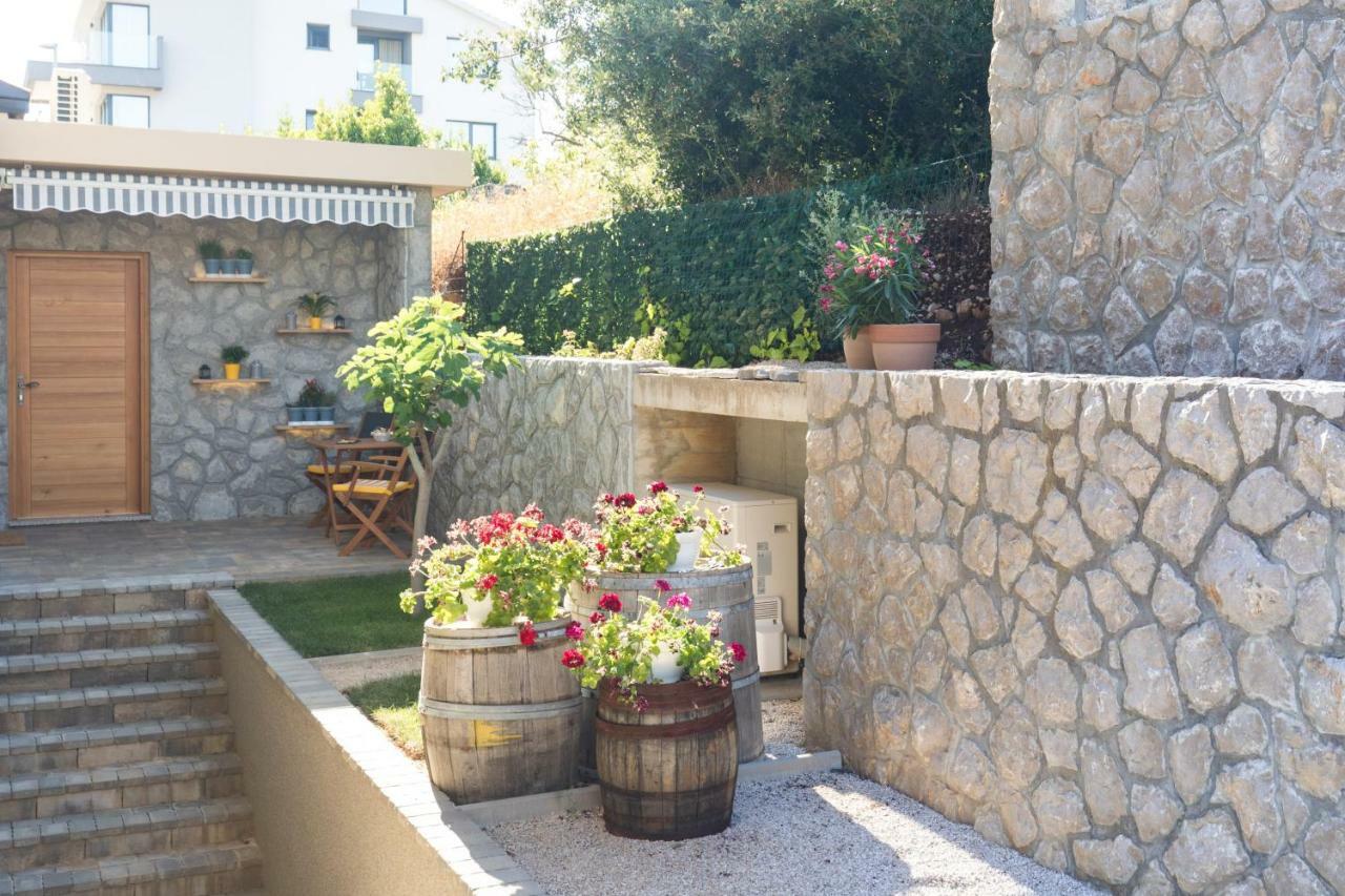 Studio Apartment Lucija Krk Town Esterno foto